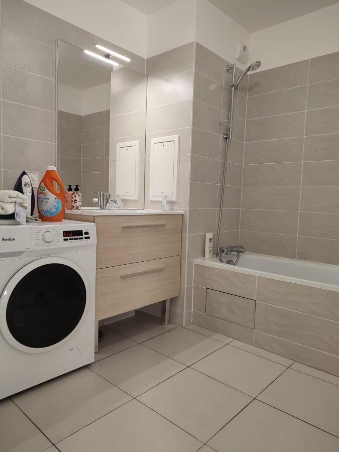 Chambre Privee Dans Un Nouvel Appartement Partage Pres De Paris Avec Parking Gratuit Chevilly-Larue Exteriör bild